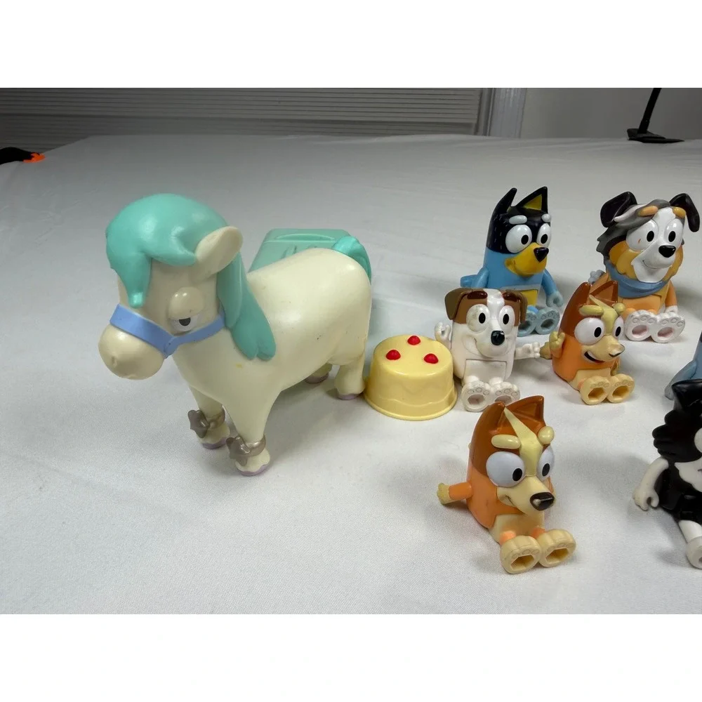 Bluey and Friends 19 Figure Lot with Horse Fridge and Cake Accessories